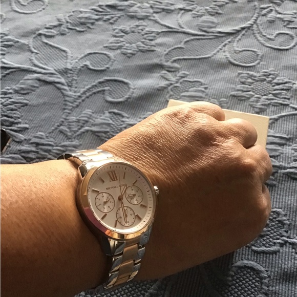 Michael Kors Watch - Picture 2 of 6